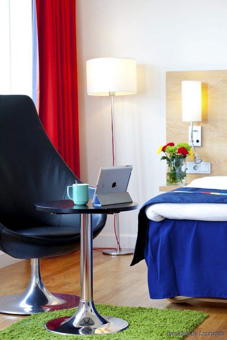 Radisson Red Centre 4*