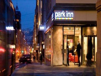 Radisson Red Centre 4*