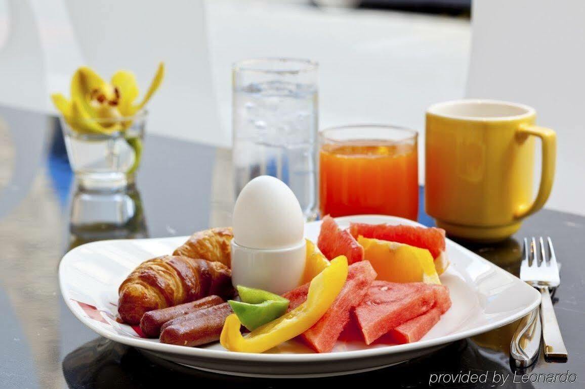 Radisson Red Centre 4*